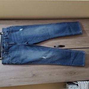 Simply Vera Vera Wang capri denim jeans worn only one time. Very soft denim